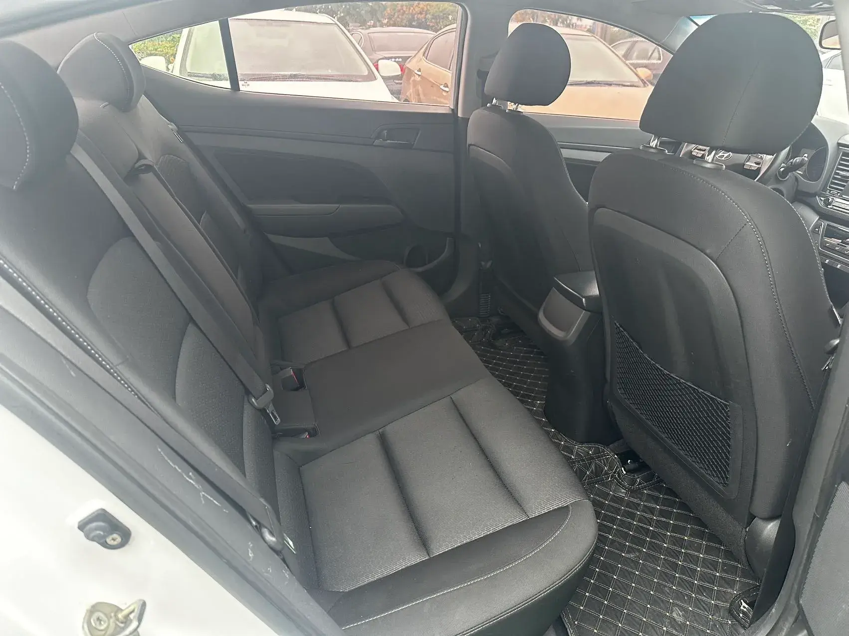 2016 HYUNDAI ELANTRA thumbnail 3