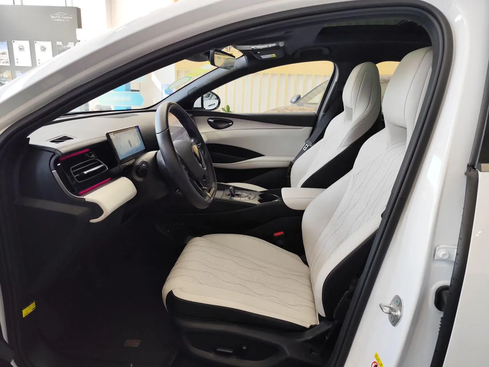 2024 BYD SEAL thumbnail 4