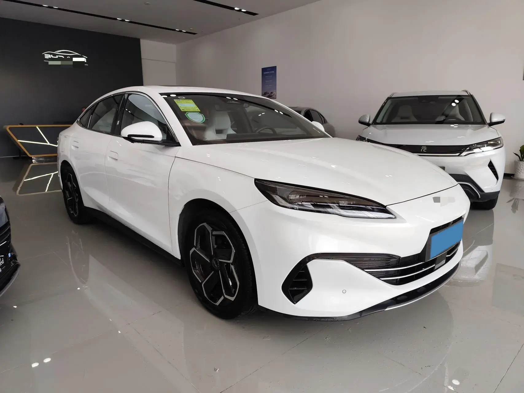 2024 BYD SEAL thumbnail 3