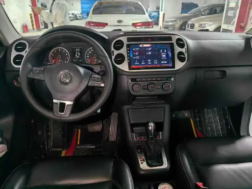 2016 VOLKSWAGEN TIGUAN thumbnail 4