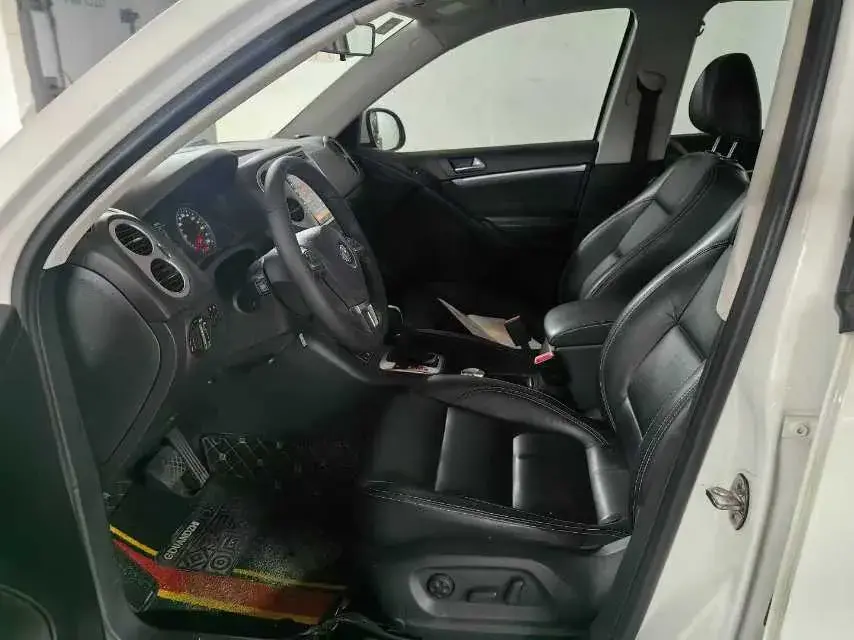 2016 VOLKSWAGEN TIGUAN thumbnail 3