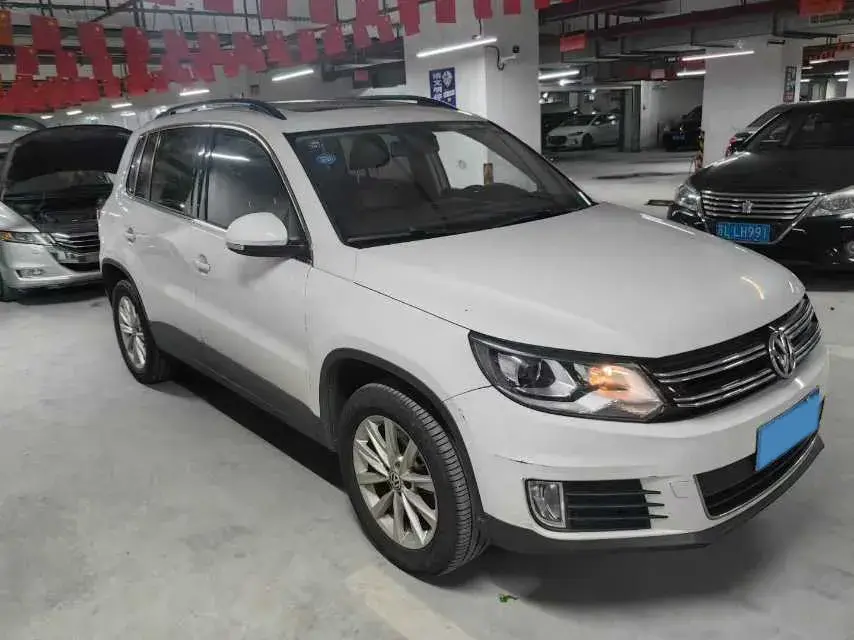 2016 VOLKSWAGEN TIGUAN thumbnail 2