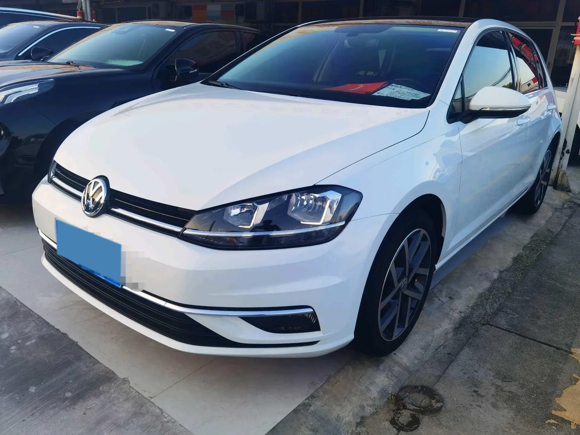 2018 VOLKSWAGEN GOLF view 1