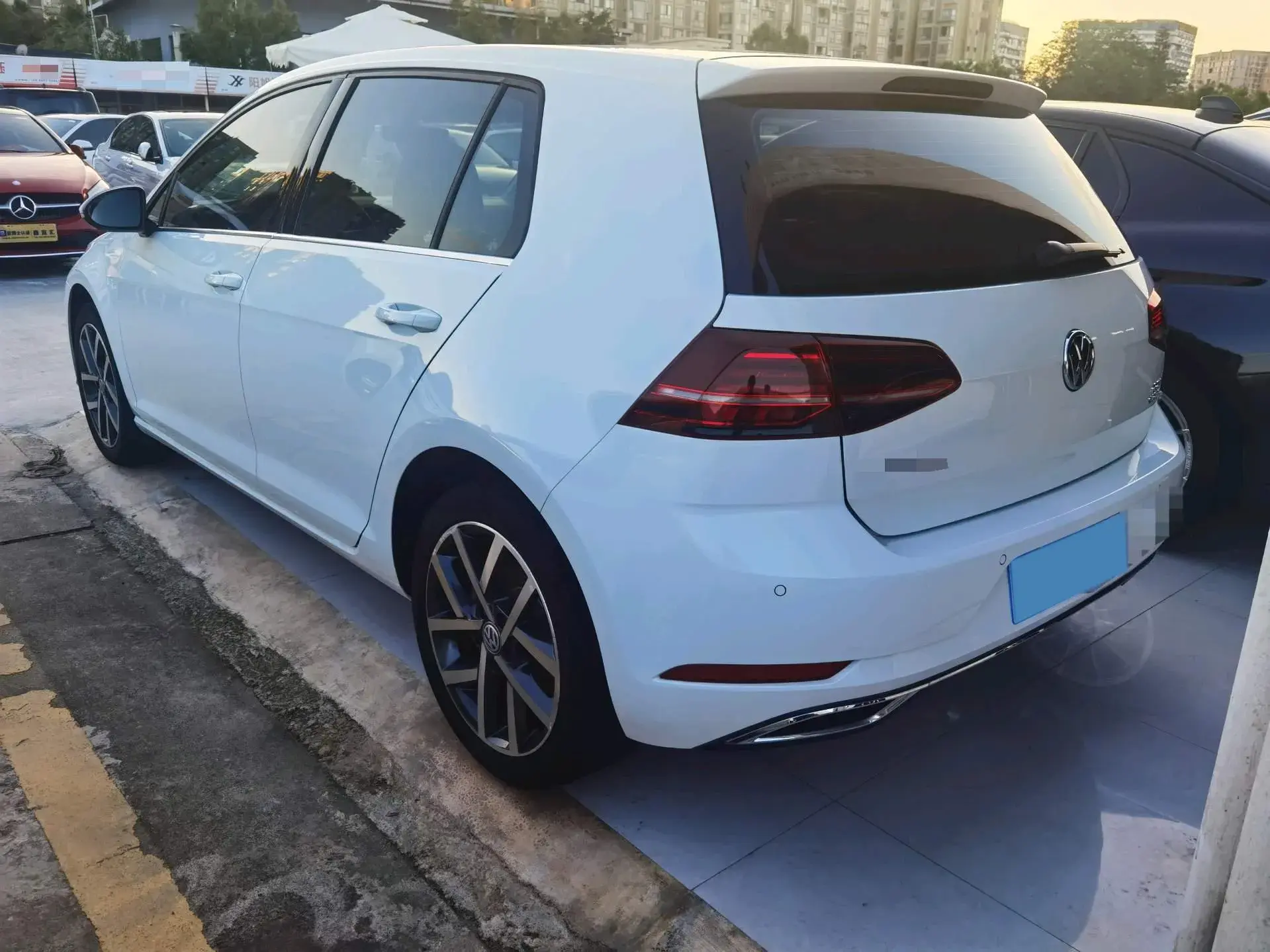 2018 VOLKSWAGEN GOLF thumbnail 3