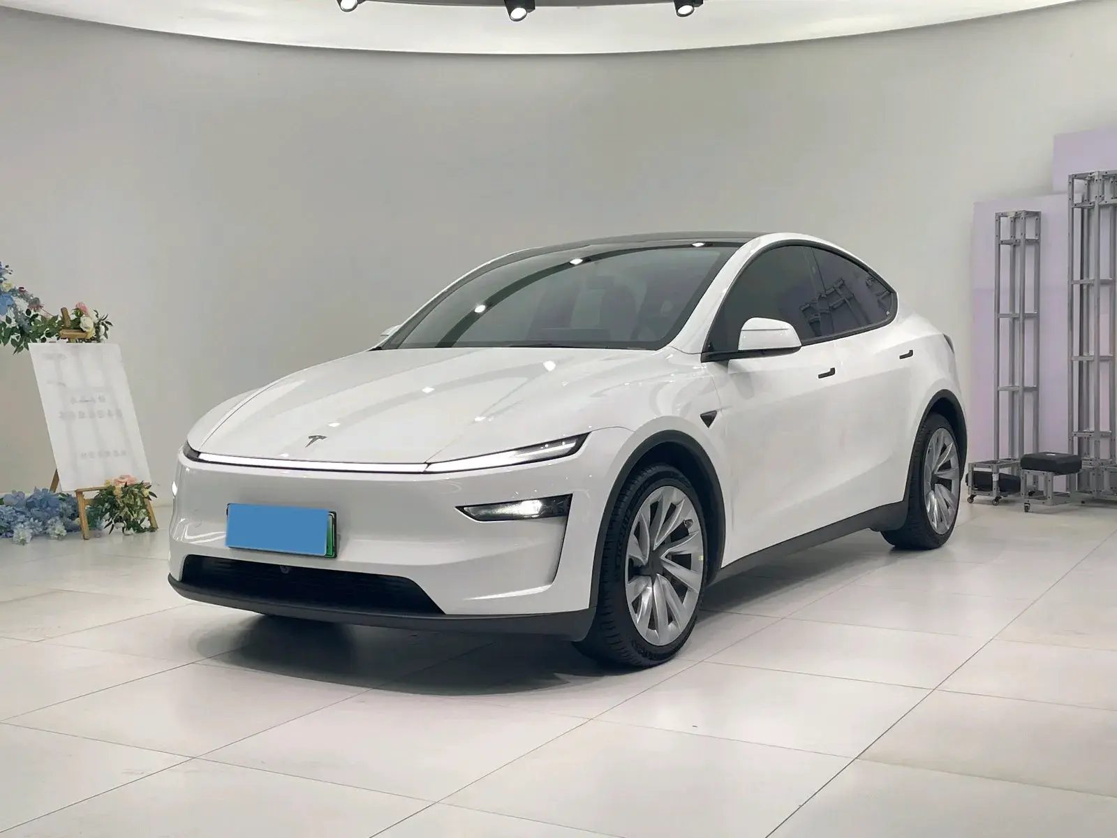 2025 TESLA MODEL view 1