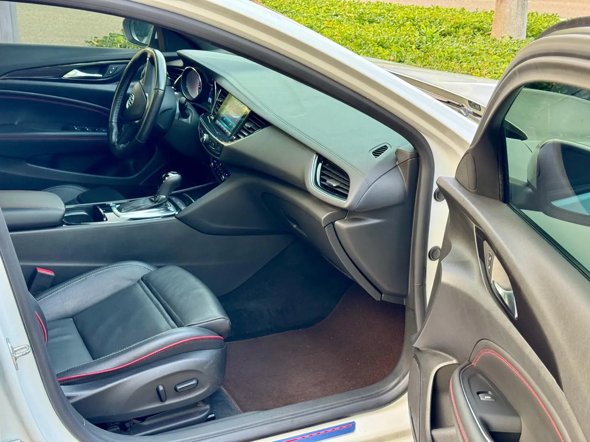 2019 BUICK REGAL thumbnail 4