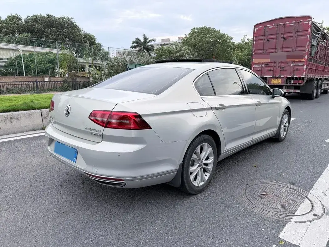 2017 VOLKSWAGEN MAGOTAN thumbnail 4