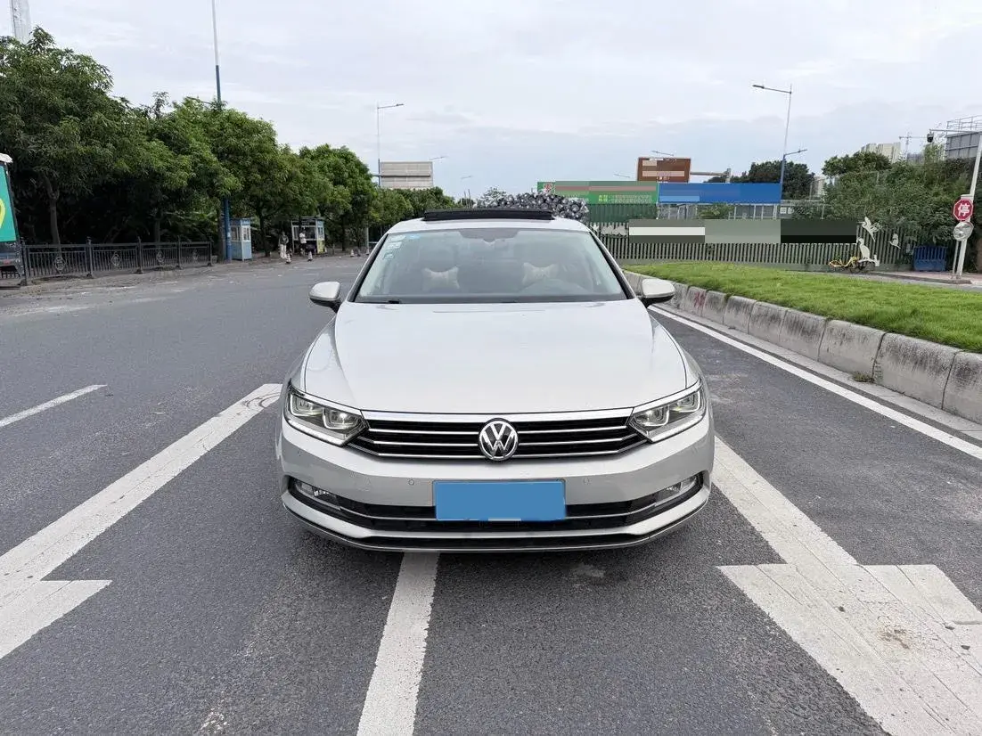 2017 VOLKSWAGEN MAGOTAN thumbnail 2