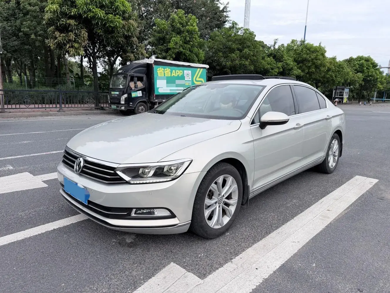 2017 VOLKSWAGEN MAGOTAN view 1