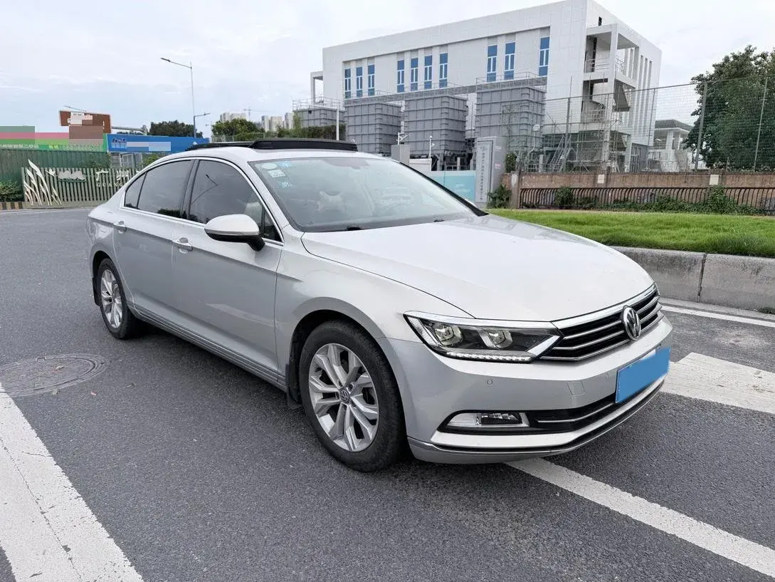 2017 VOLKSWAGEN MAGOTAN thumbnail 3