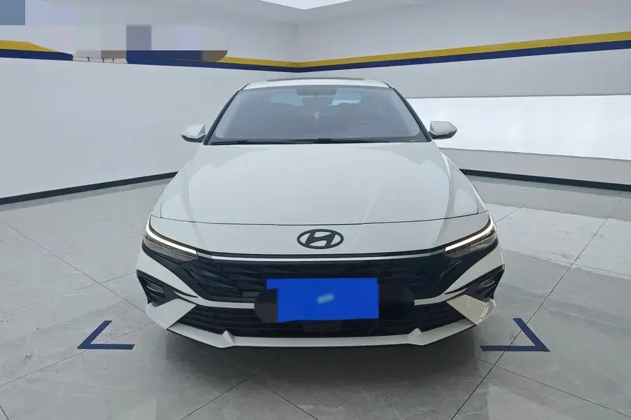 2023 HYUNDAI ELANTRA thumbnail 3