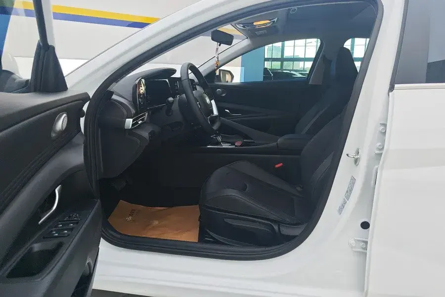 2023 HYUNDAI ELANTRA thumbnail 4