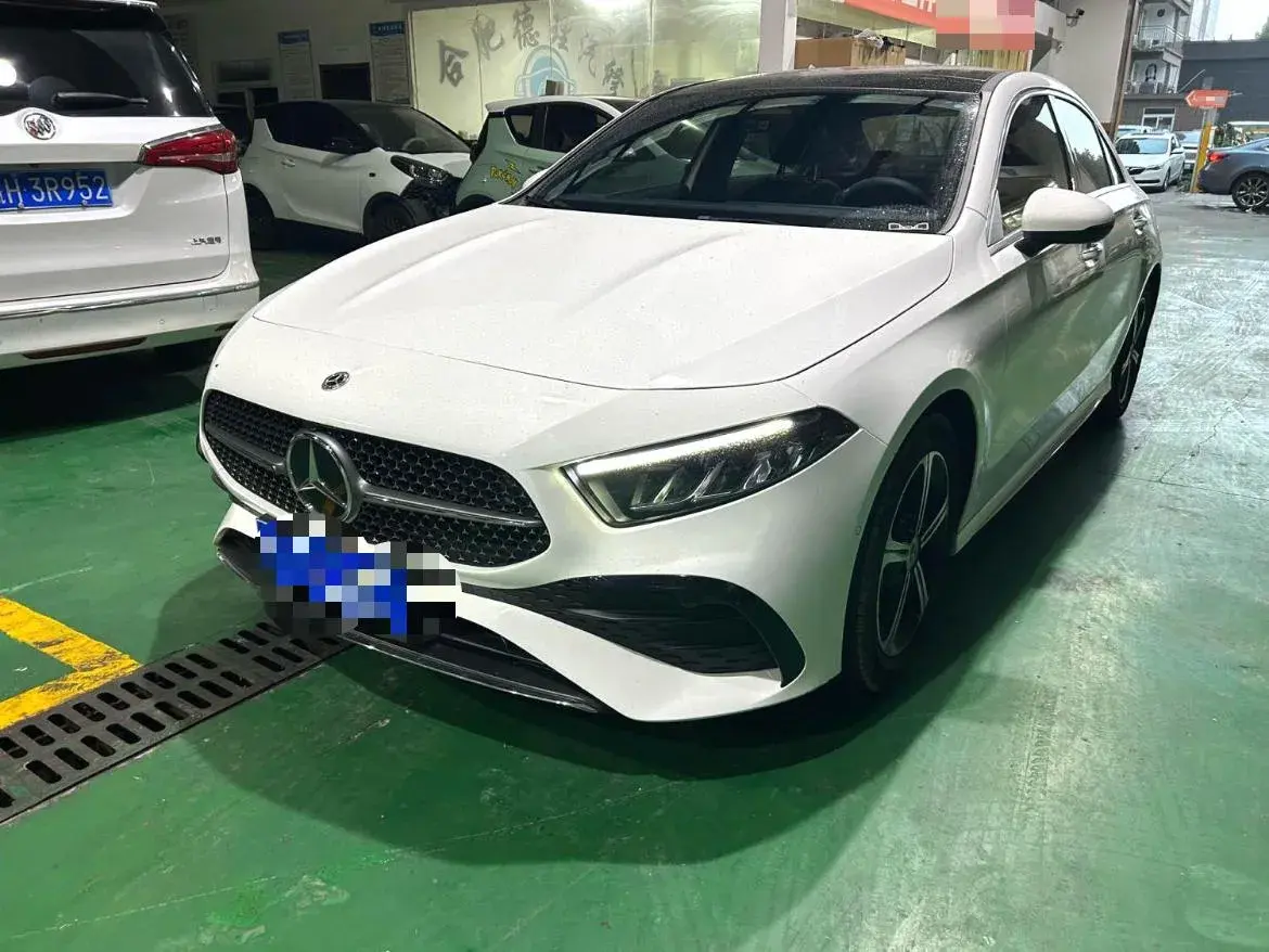 2024 MERCEDES-BENZ A view 1