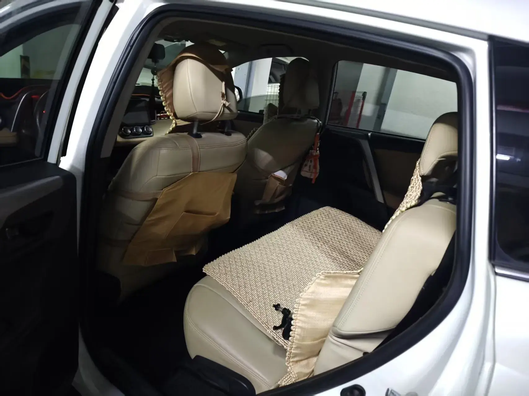 2016 TOYOTA RAV4 thumbnail 3