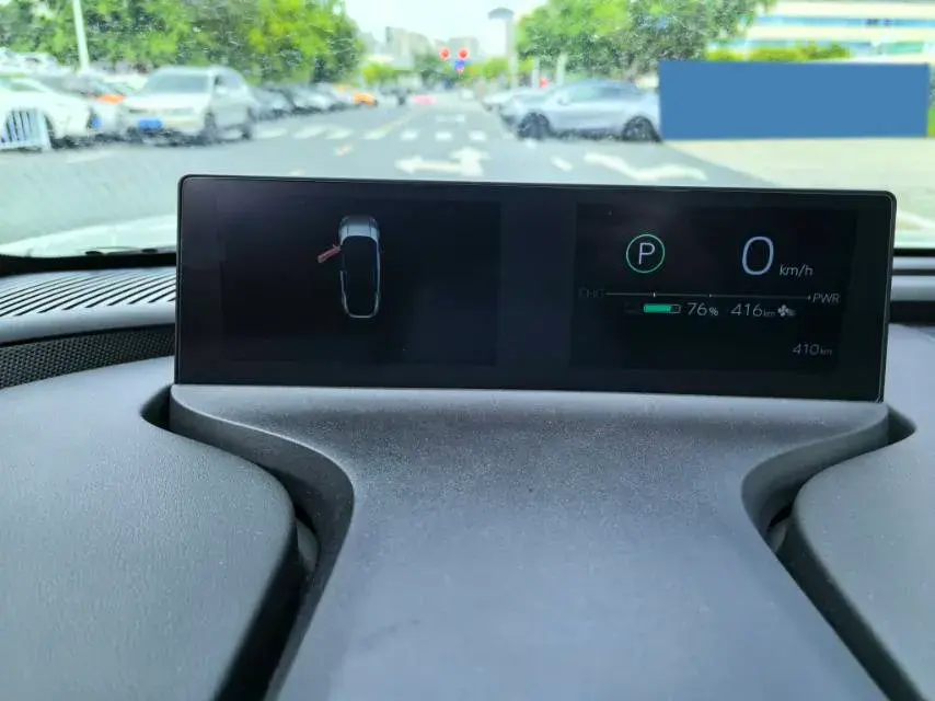 2025 TOYOTA BZ5 thumbnail 4