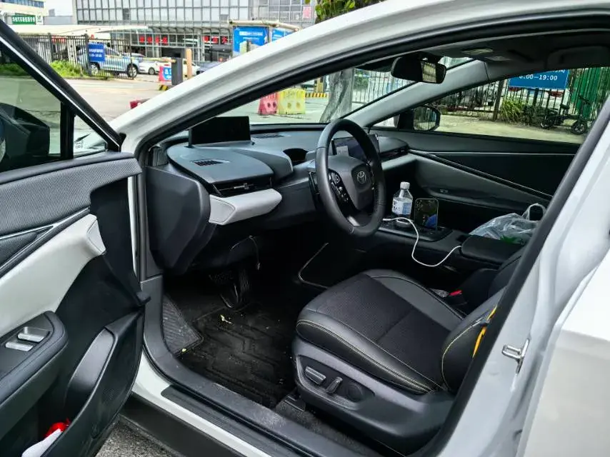 2025 TOYOTA BZ5 thumbnail 2