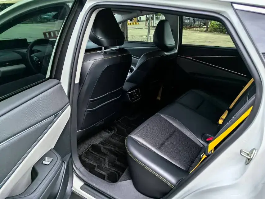 2025 TOYOTA BZ5 thumbnail 3