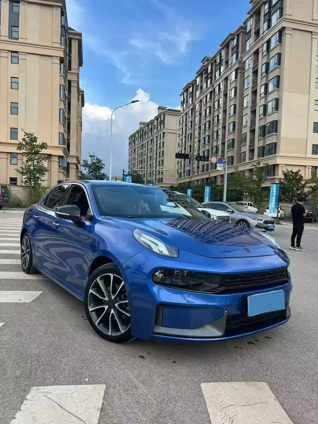 2018 LYNK&CO 03 thumbnail 3