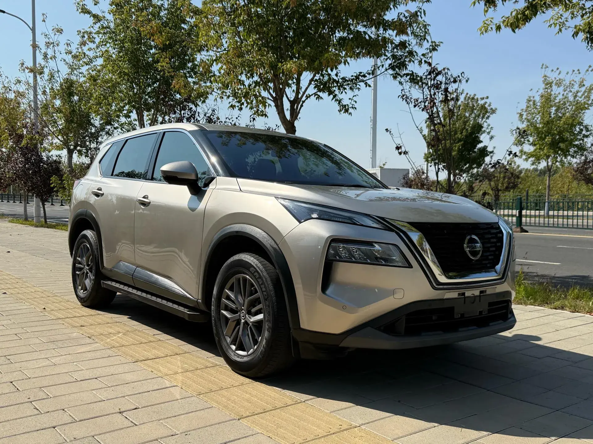 2021 NISSAN X-TRAIL thumbnail 3