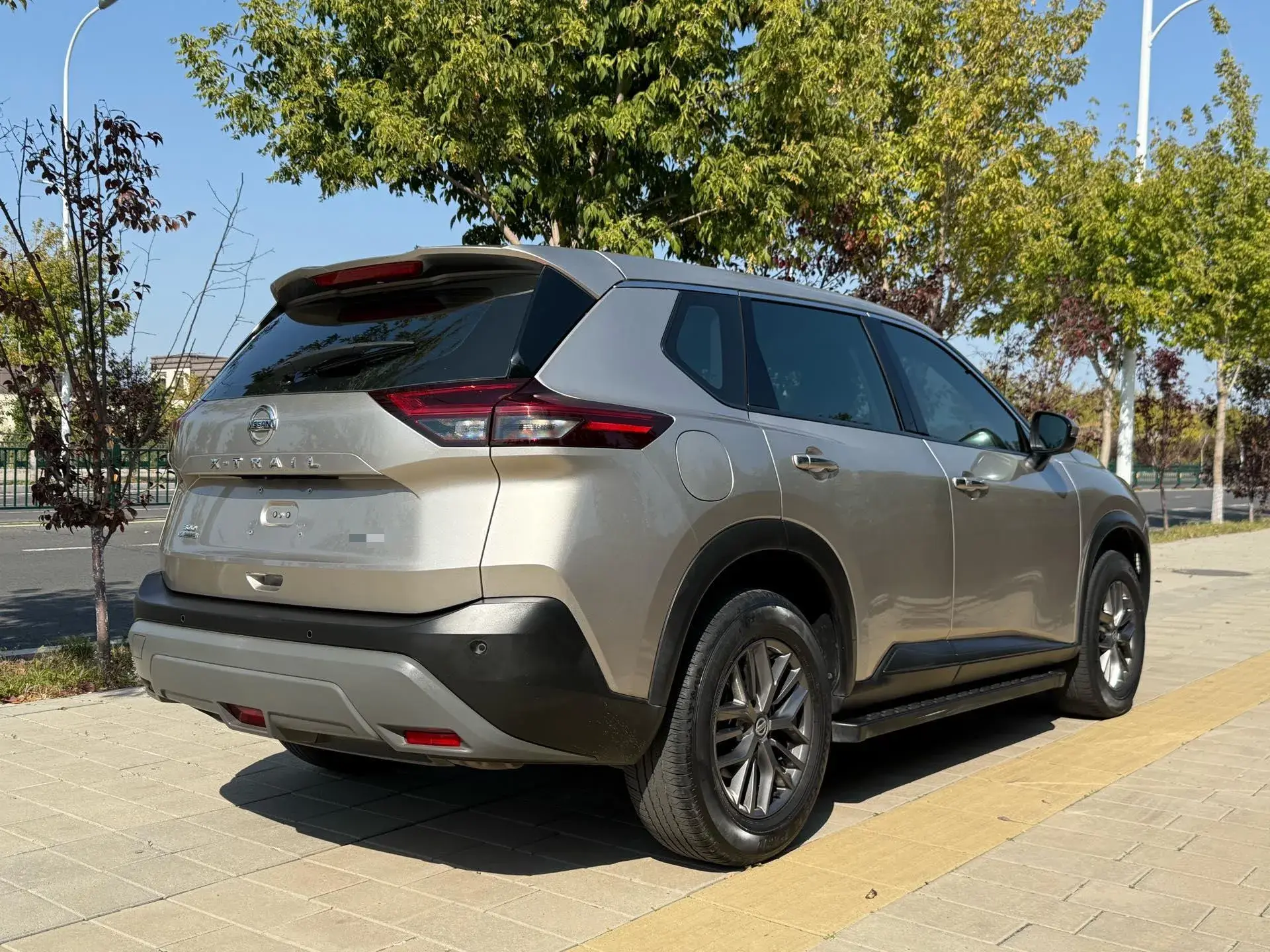 2021 NISSAN X-TRAIL thumbnail 4