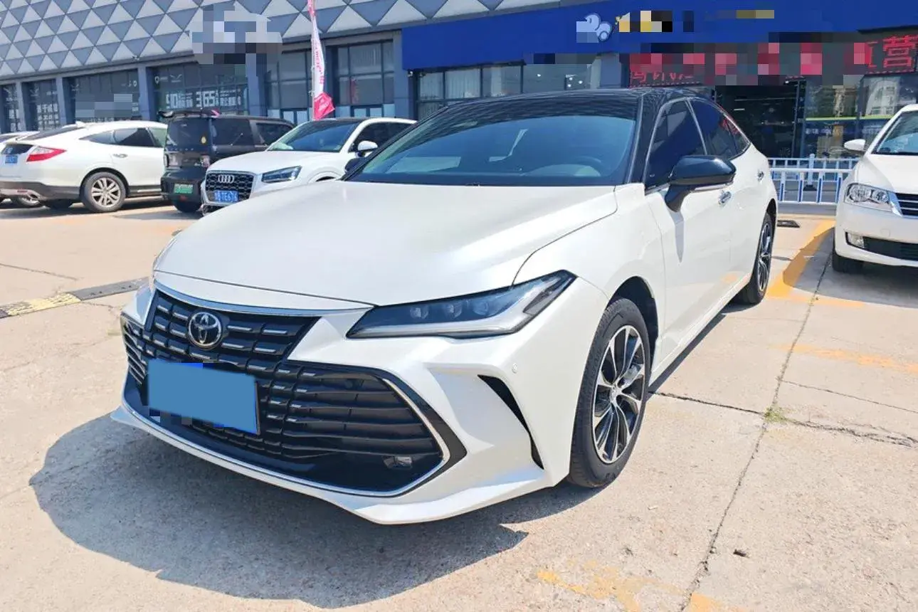 2022 TOYOTA AVALON view 1
