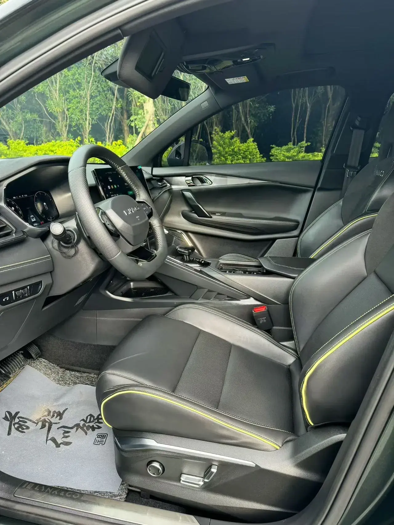 2023 LYNK&CO 06 thumbnail 4