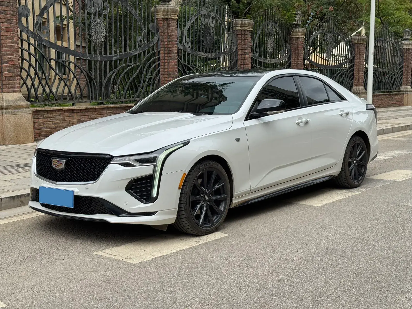 2023 CADILLAC CT4 view 1