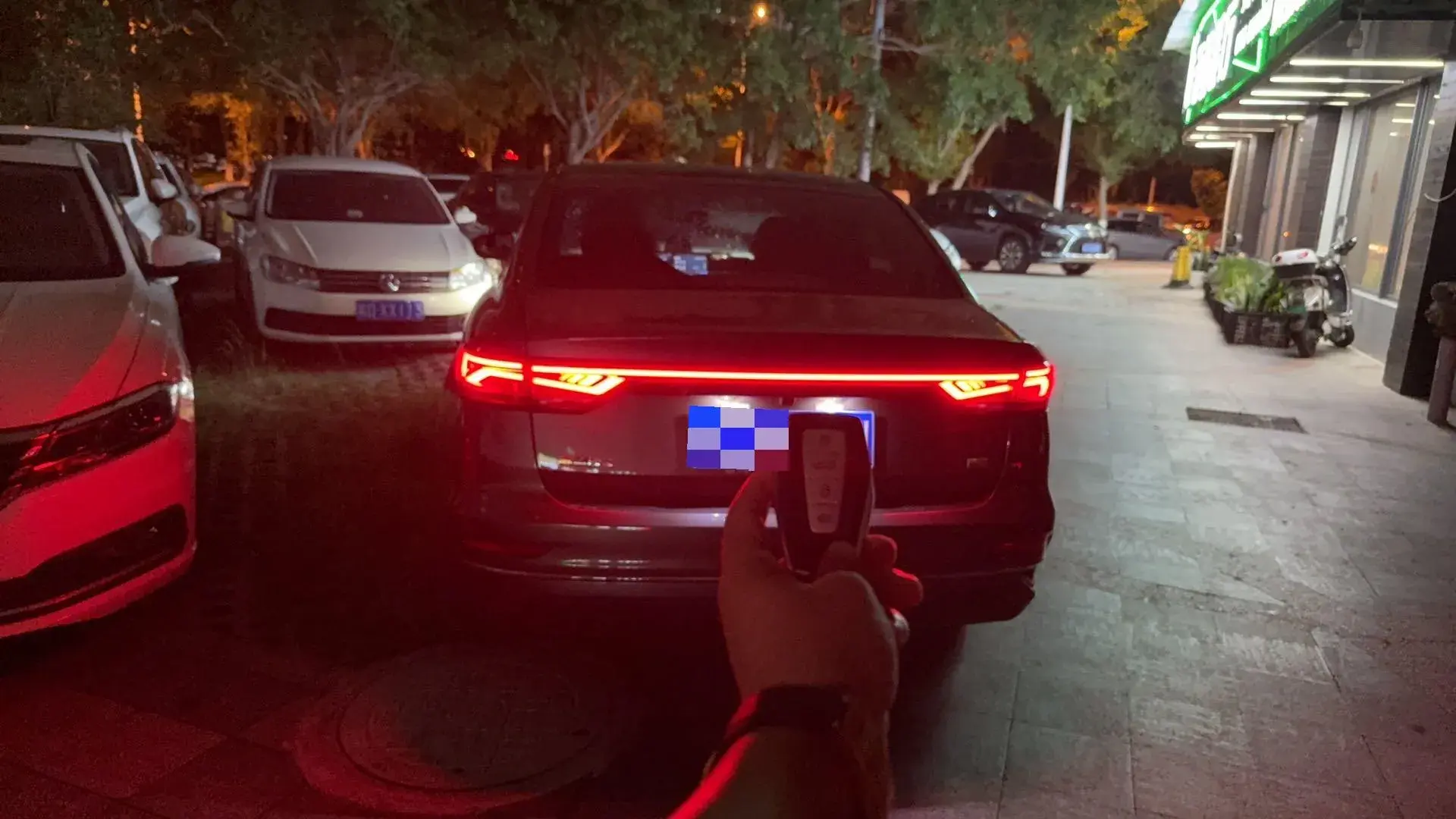 2023 GEELY EMGRAND thumbnail 4