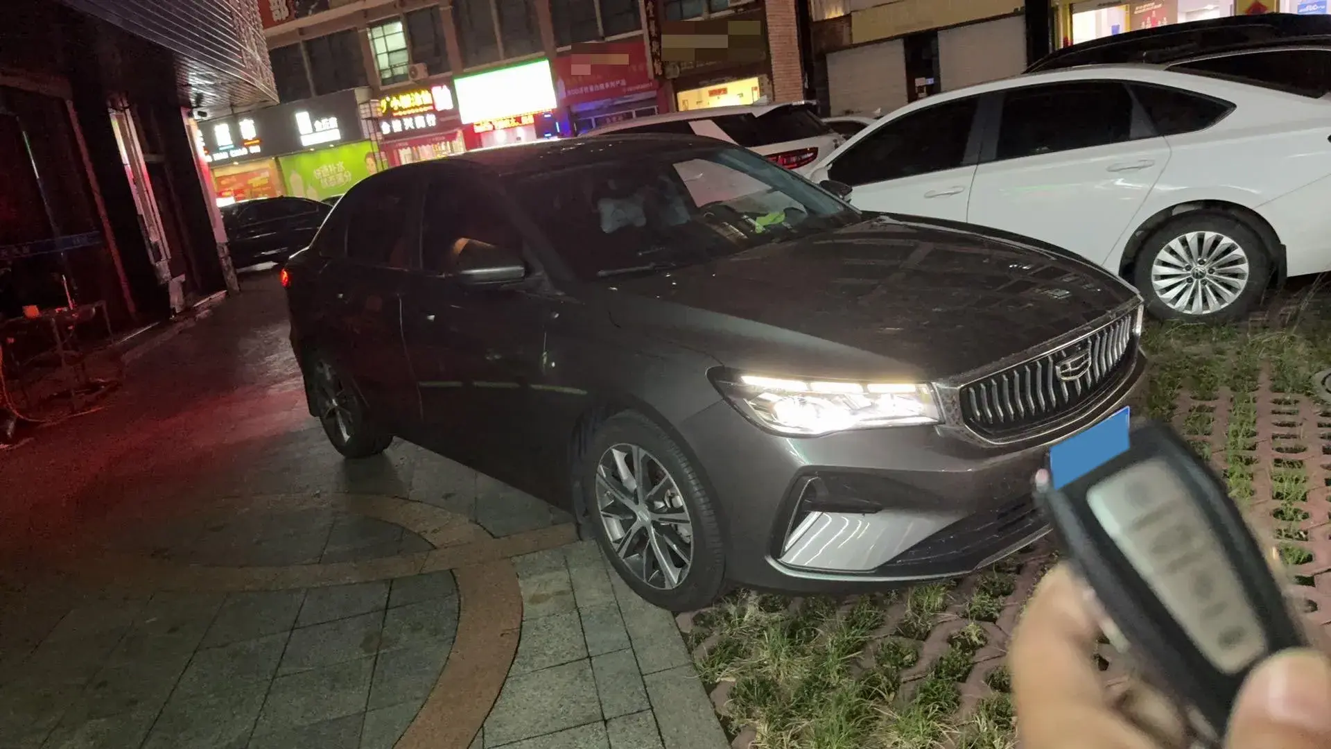 2023 GEELY EMGRAND thumbnail 3