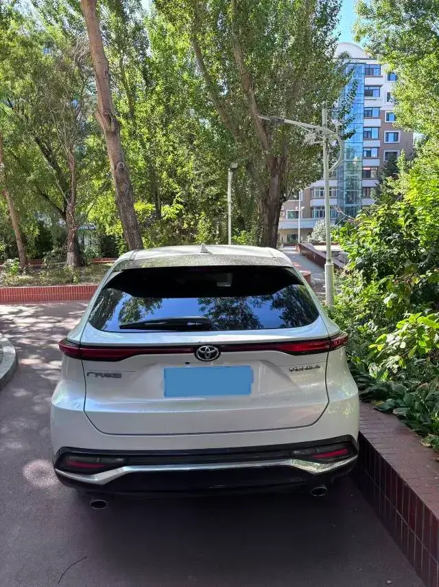 2022 TOYOTA VENZA thumbnail 3