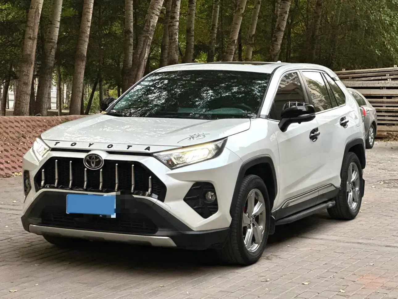 2021 TOYOTA RAV4 view 1