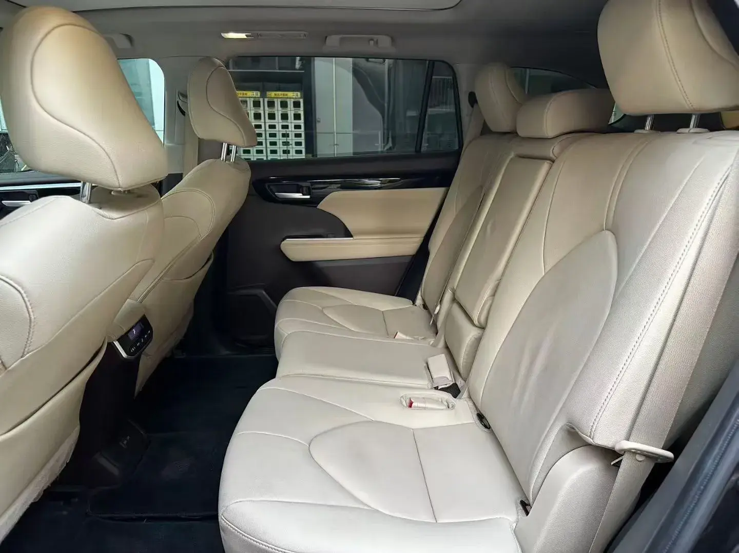 2022 TOYOTA HIGHLANDER thumbnail 4