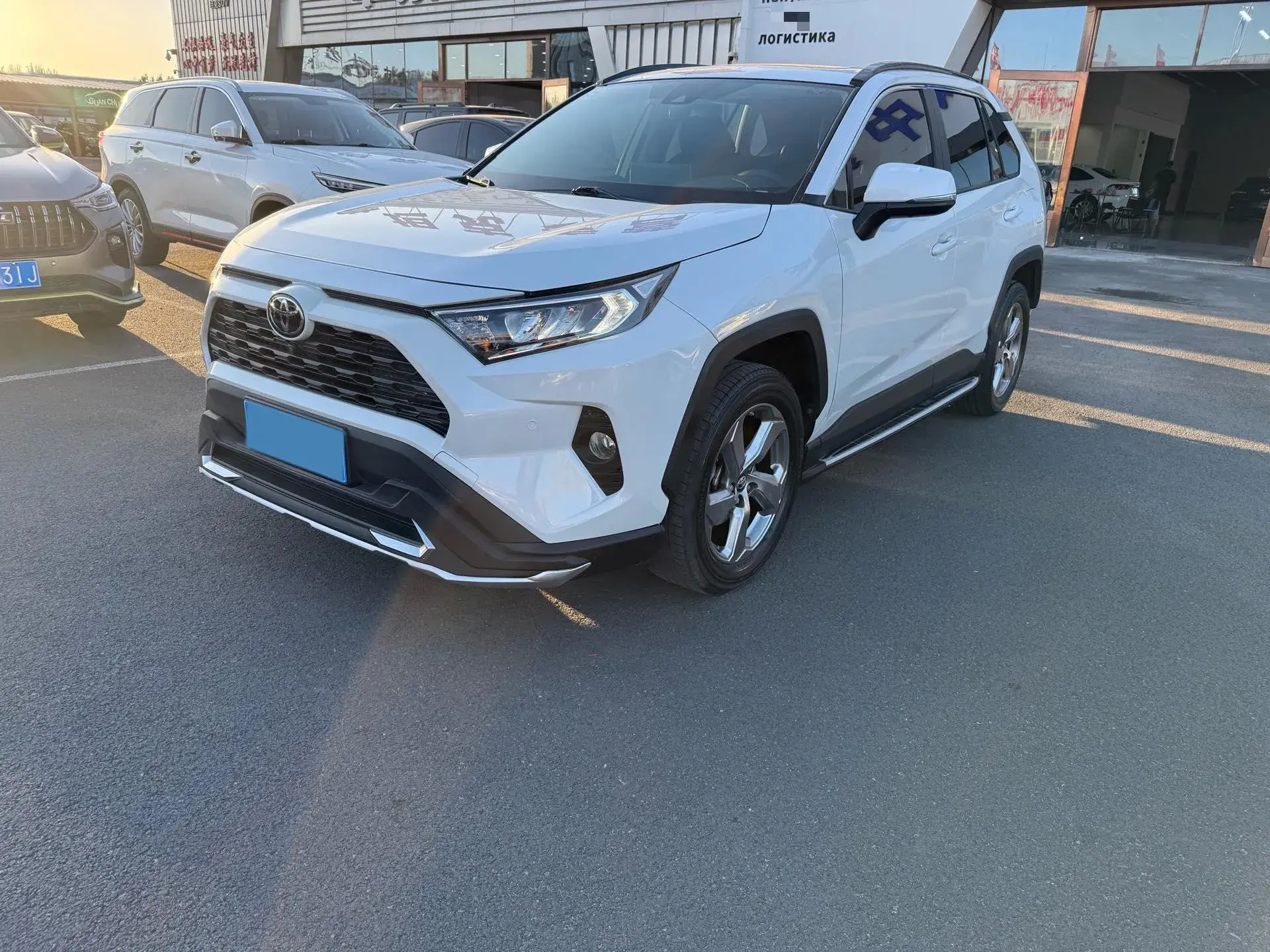 2022 TOYOTA RAV4 view 1