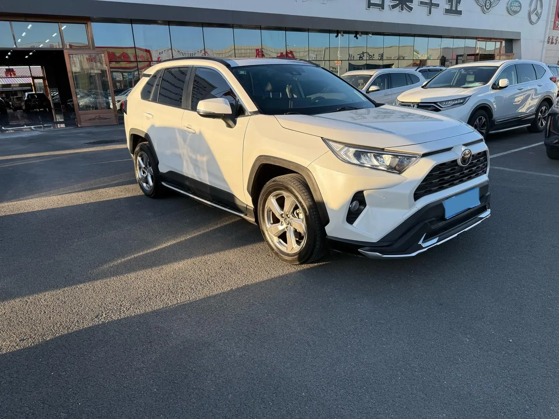2022 TOYOTA RAV4 thumbnail 3