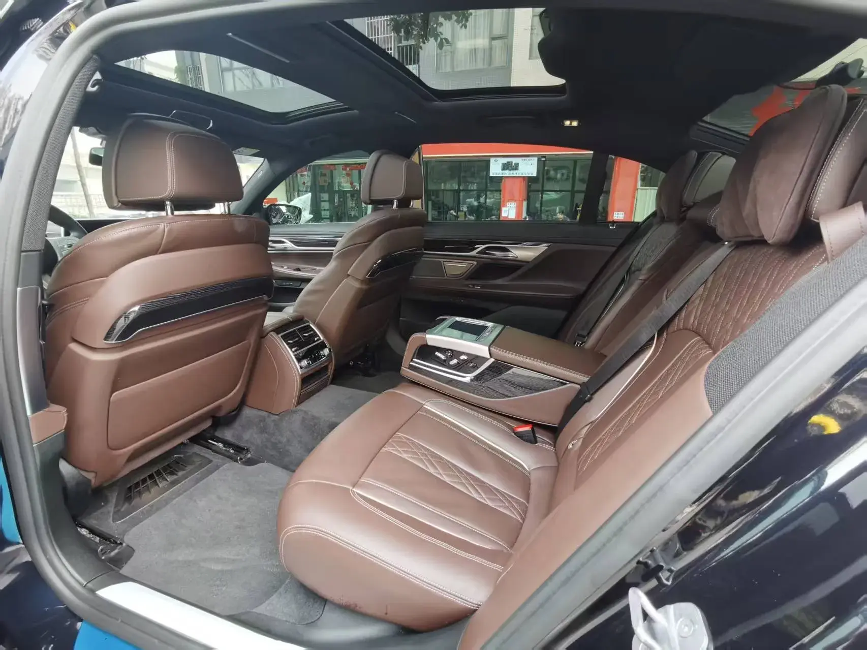 2019 BMW 7 thumbnail 3