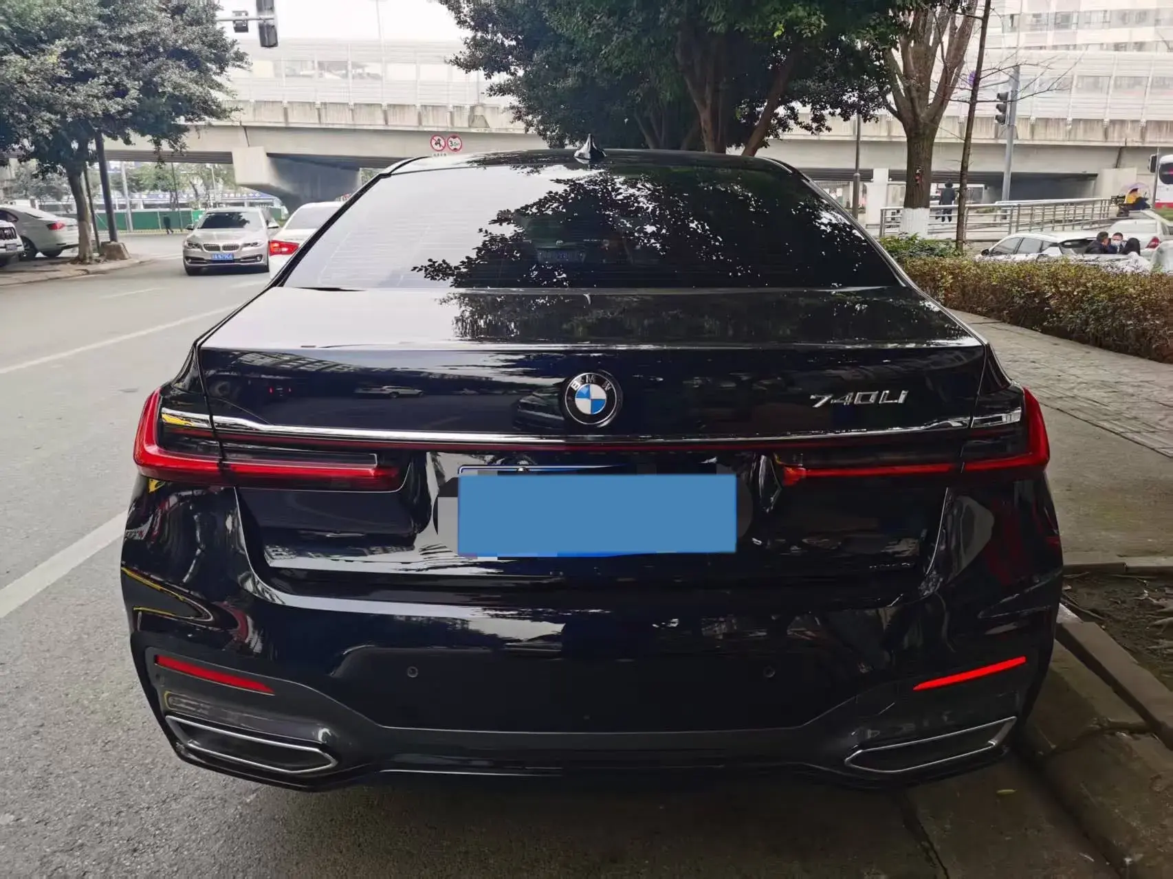 2019 BMW 7 thumbnail 2