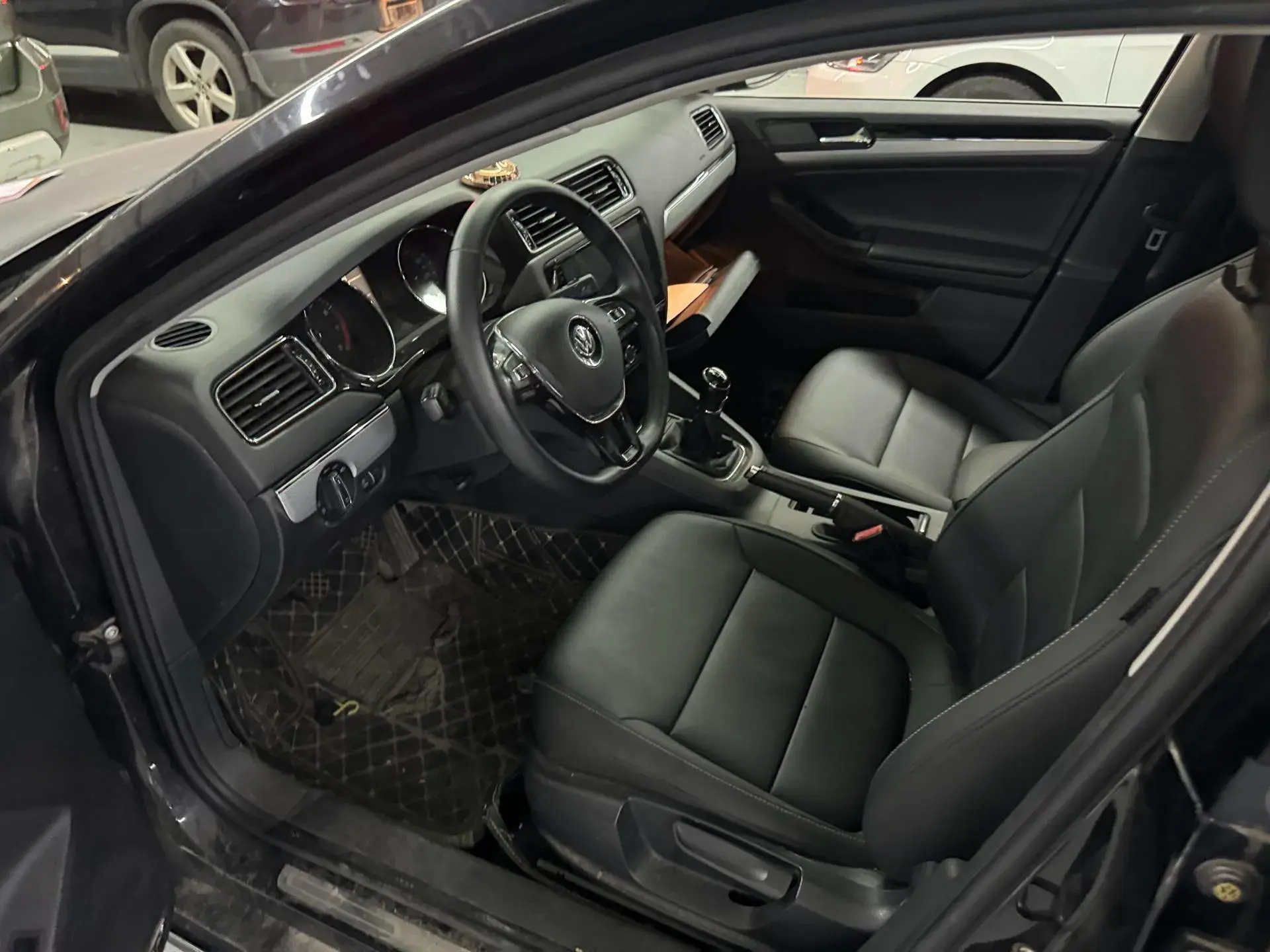 2018 VOLKSWAGEN SAGITAR thumbnail 3