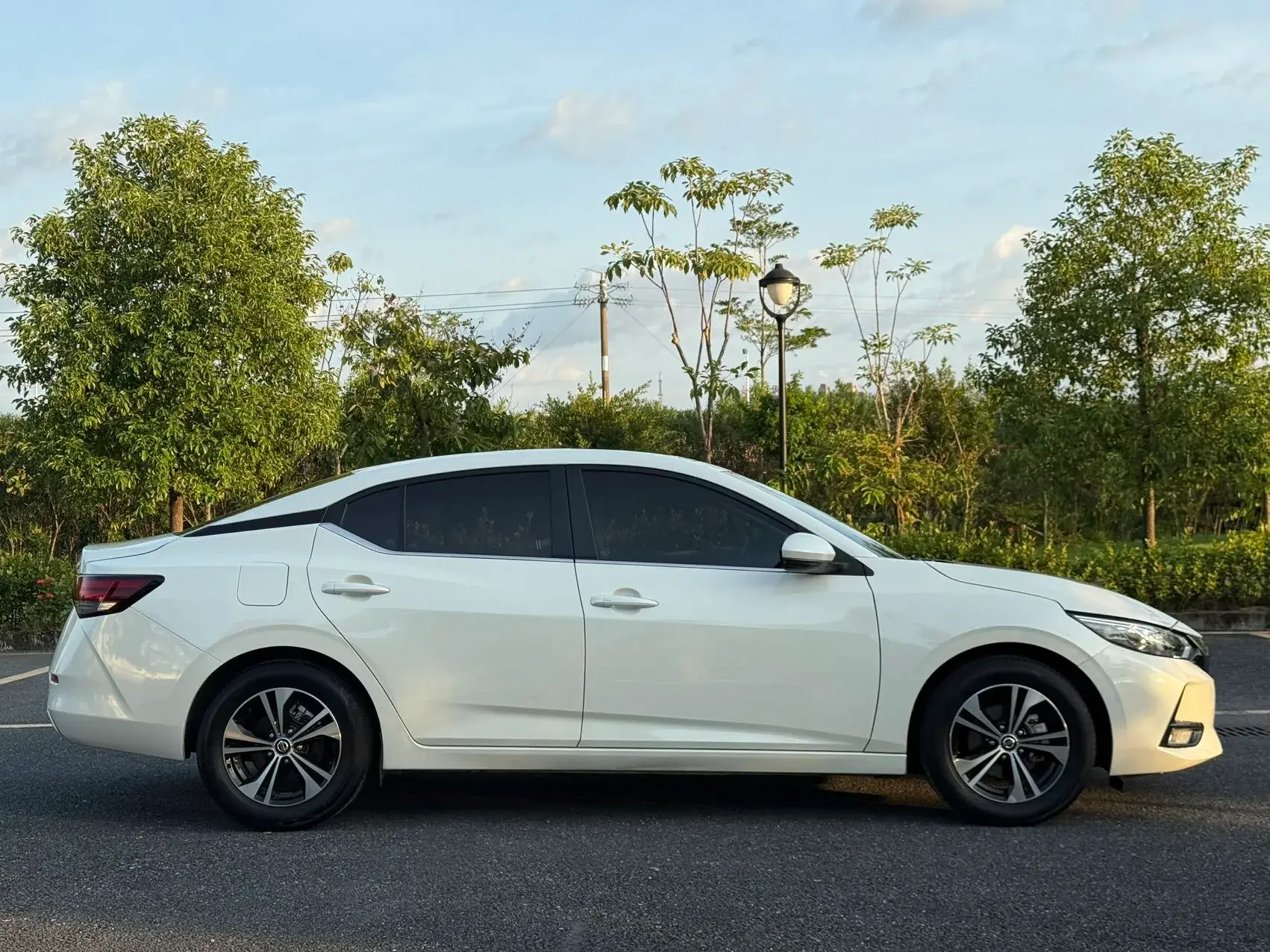 2022 NISSAN SYLPHY thumbnail 4