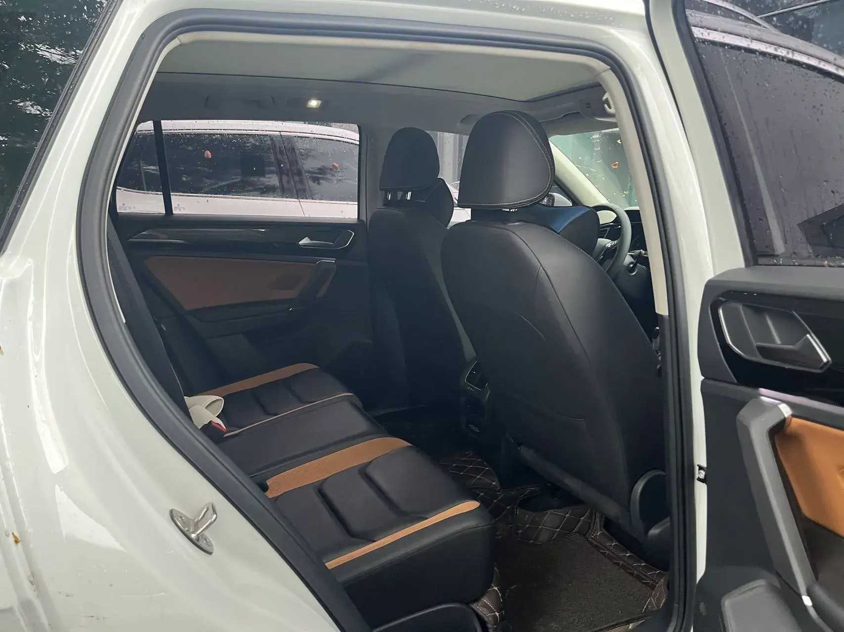 2019 VOLKSWAGEN TAYRON thumbnail 3