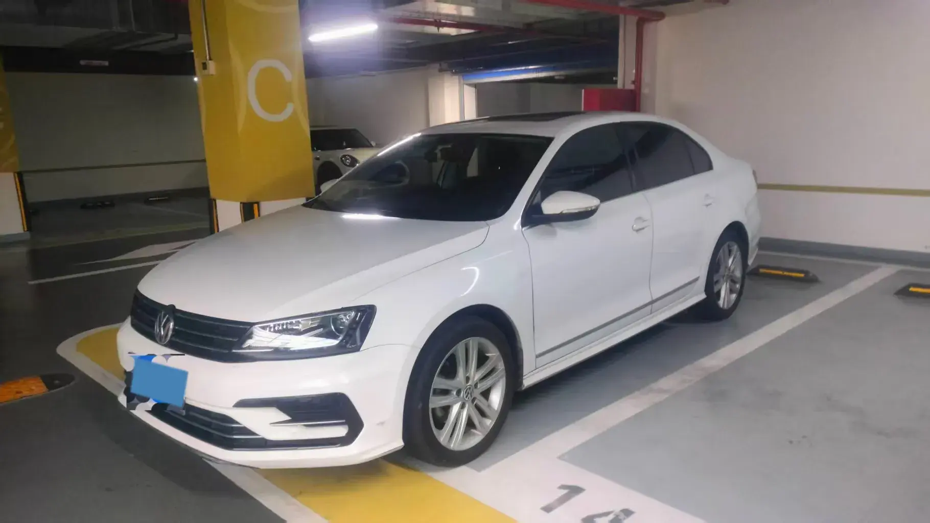 2018 VOLKSWAGEN SAGITAR view 1