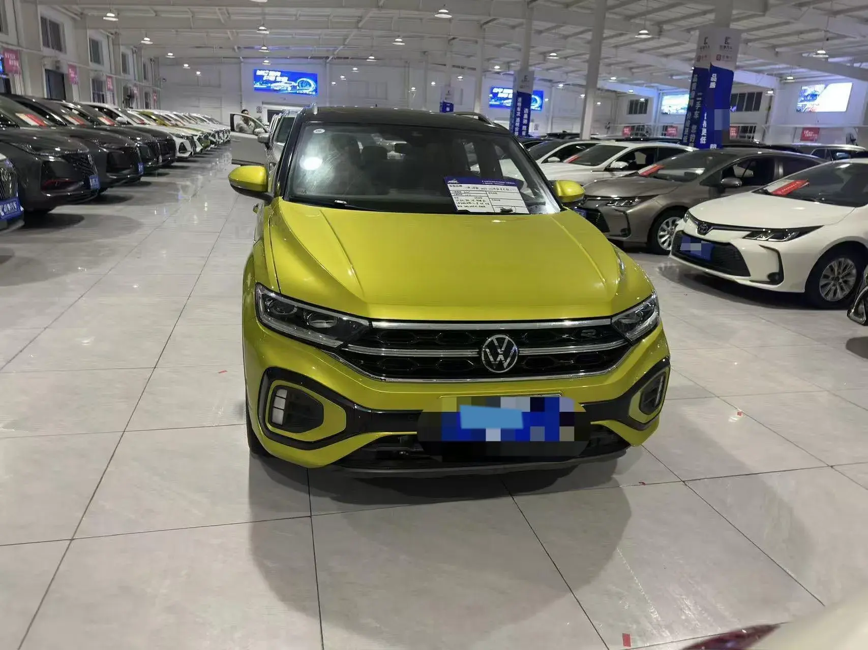 2023 VOLKSWAGEN T-ROC thumbnail 2