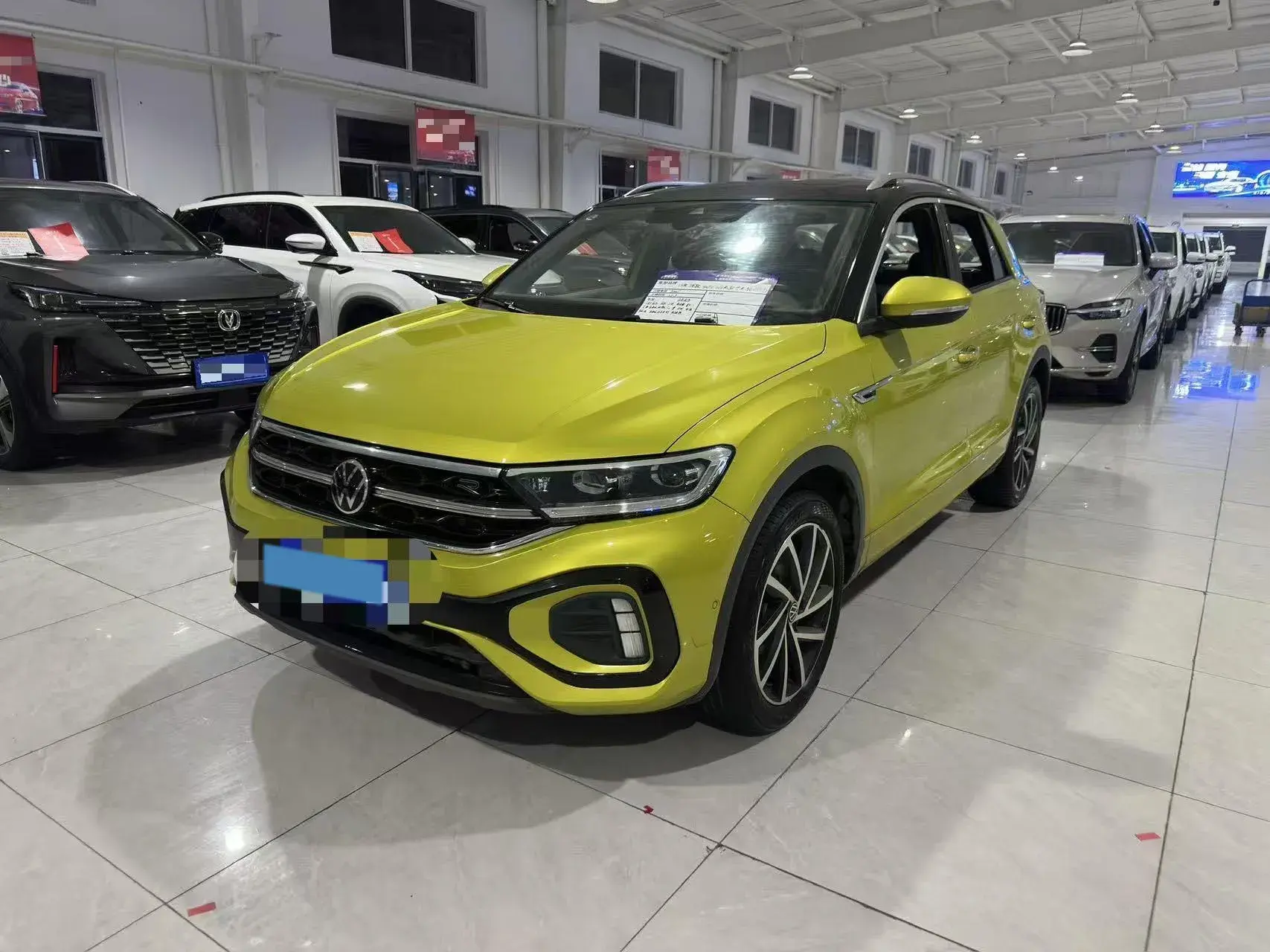 2023 VOLKSWAGEN T-ROC view 1