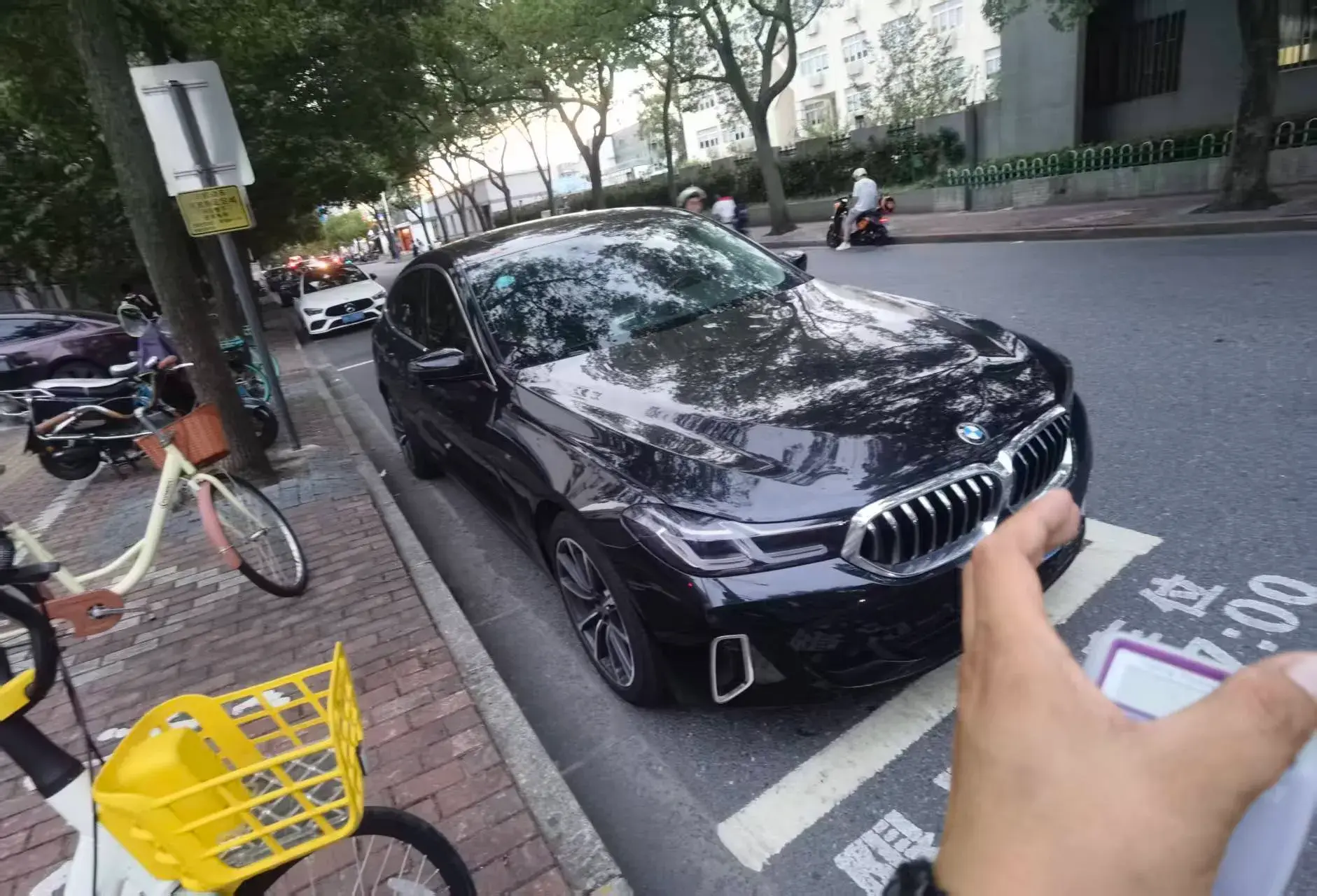 2021 BMW 6 thumbnail 2