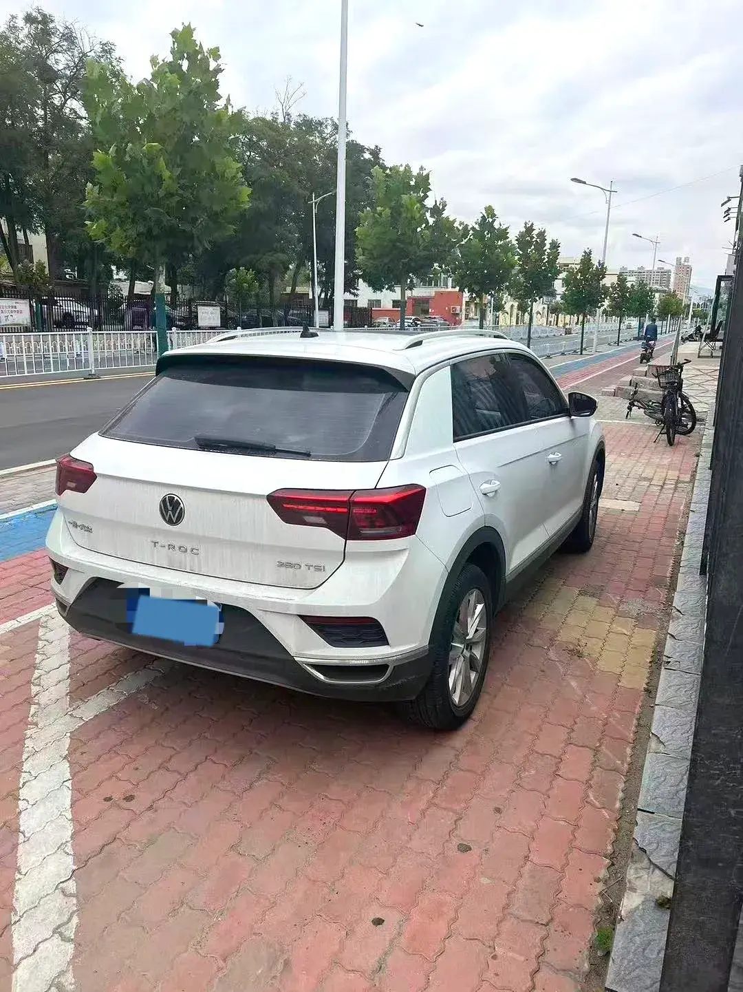 2021 VOLKSWAGEN T-ROC thumbnail 4