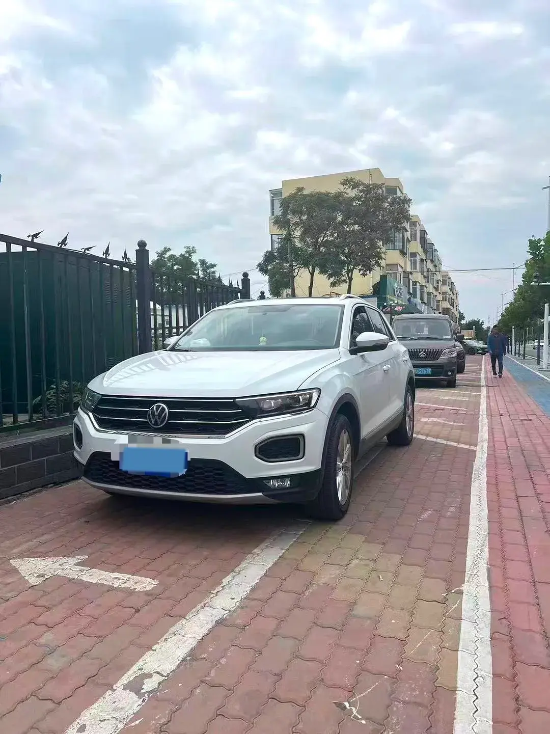 2021 VOLKSWAGEN T-ROC view 1