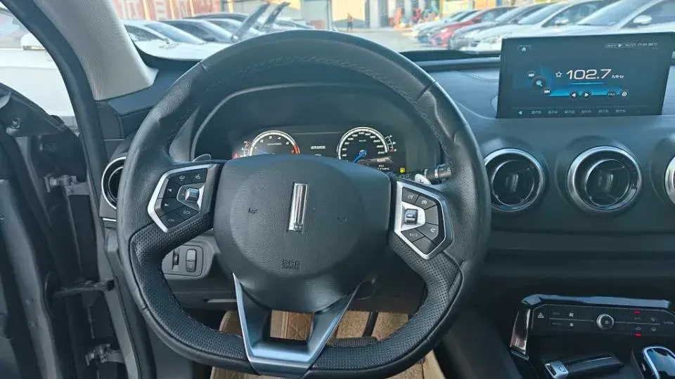 2017 WEY VV5 thumbnail 3