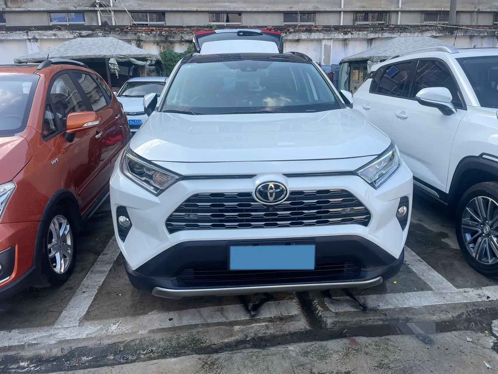 2020 TOYOTA RAV4 thumbnail 2