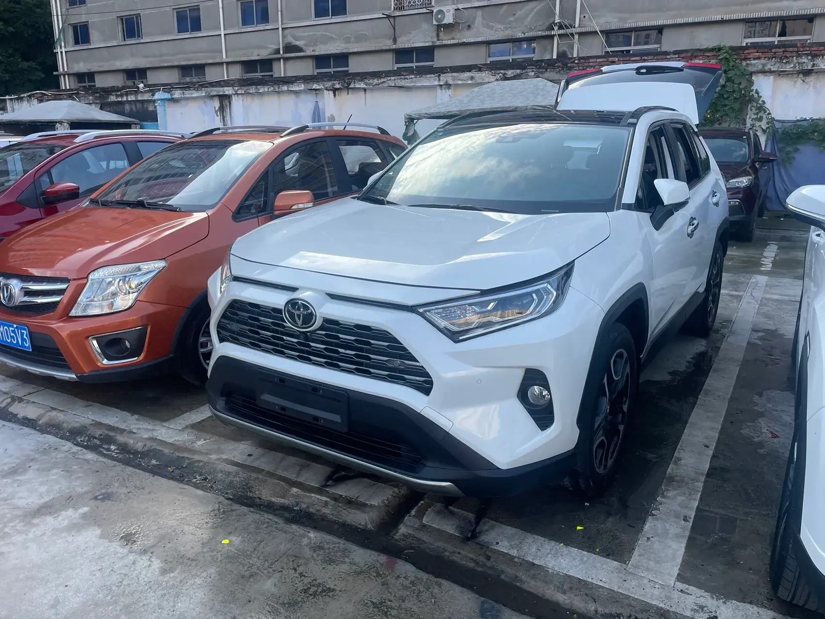 2020 TOYOTA RAV4 view 1