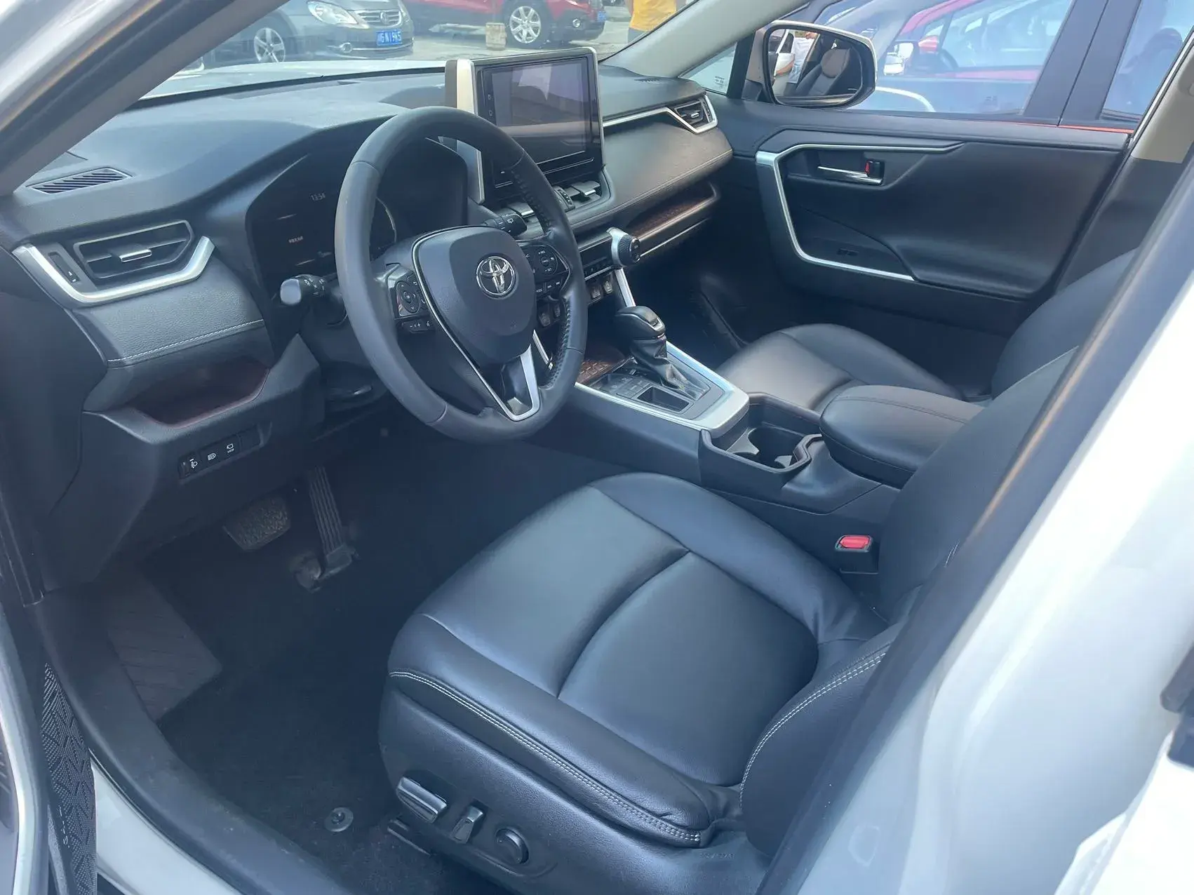 2020 TOYOTA RAV4 thumbnail 3