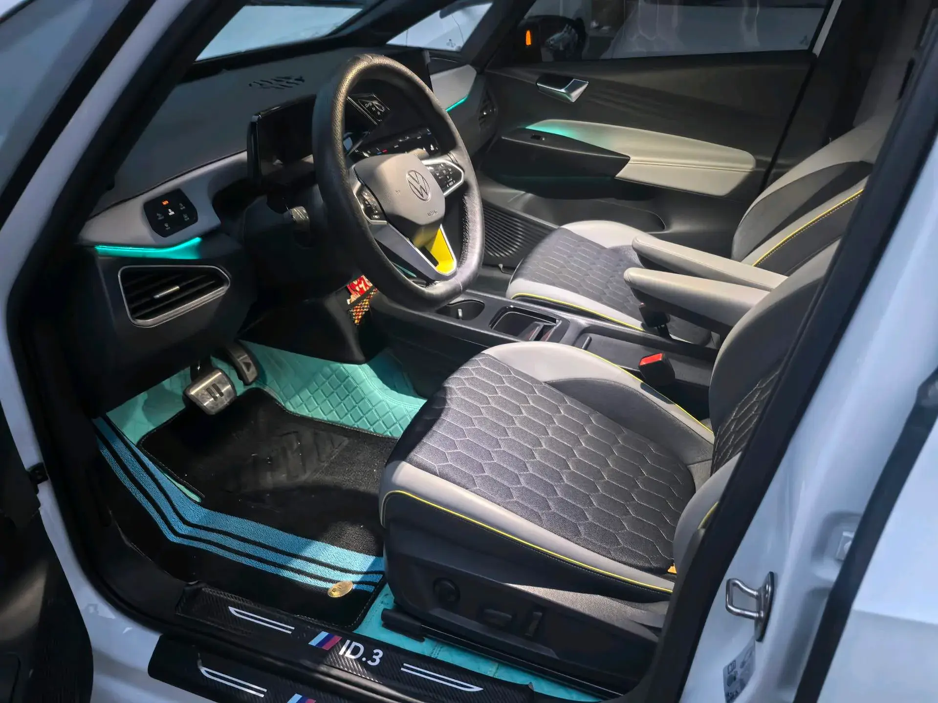 2023 VOLKSWAGEN ID.3 thumbnail 2